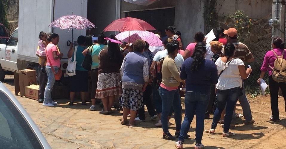 Vecinos acusan entrega de despensas y materiales para favorecer al PRI en Valle de Bravo (videos)