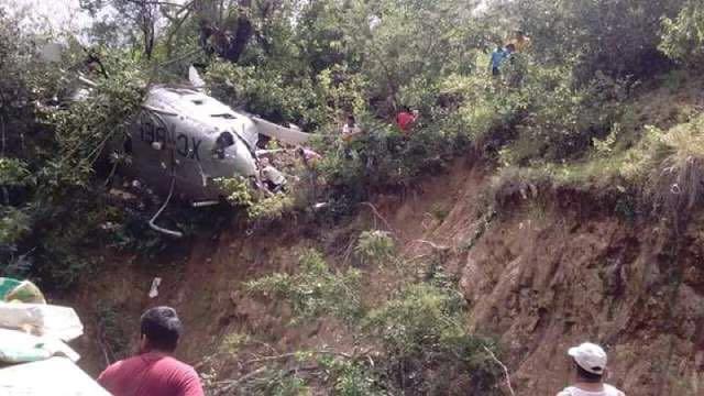 Se desploma helicóptero que llevaba ayuda a damnificados de Oaxaca; un técnico murió