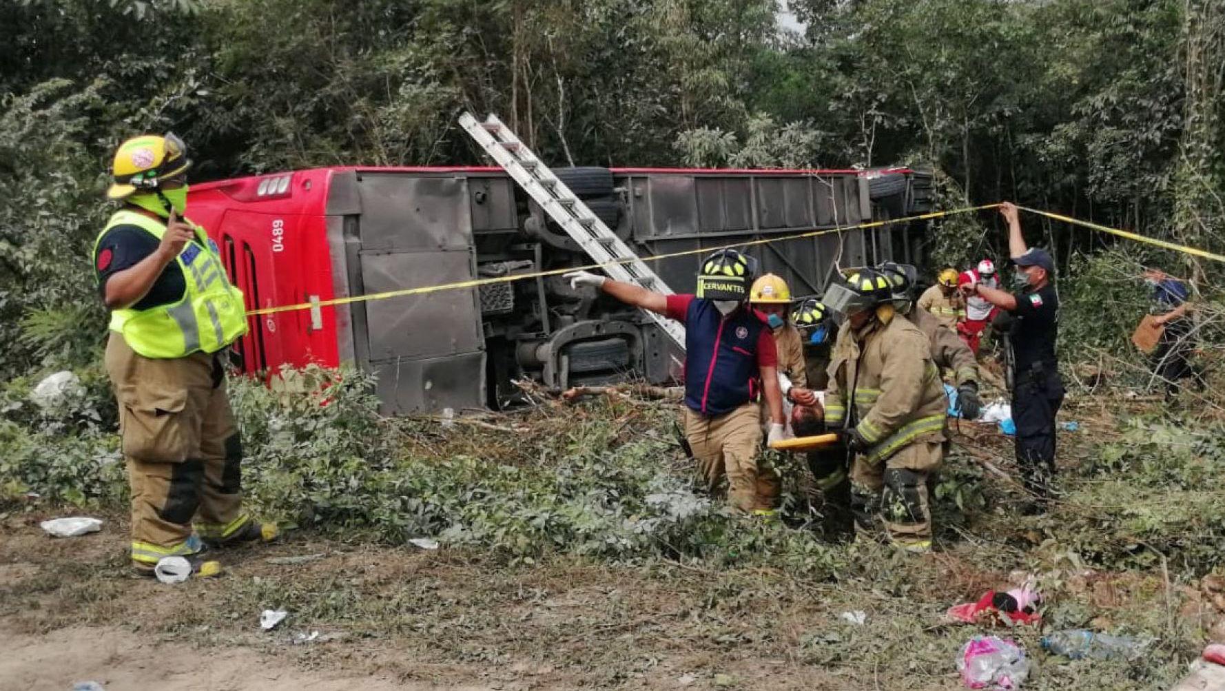 Volcadura de autobús en Quintana Roo deja 8 muertos y varios lesionados
