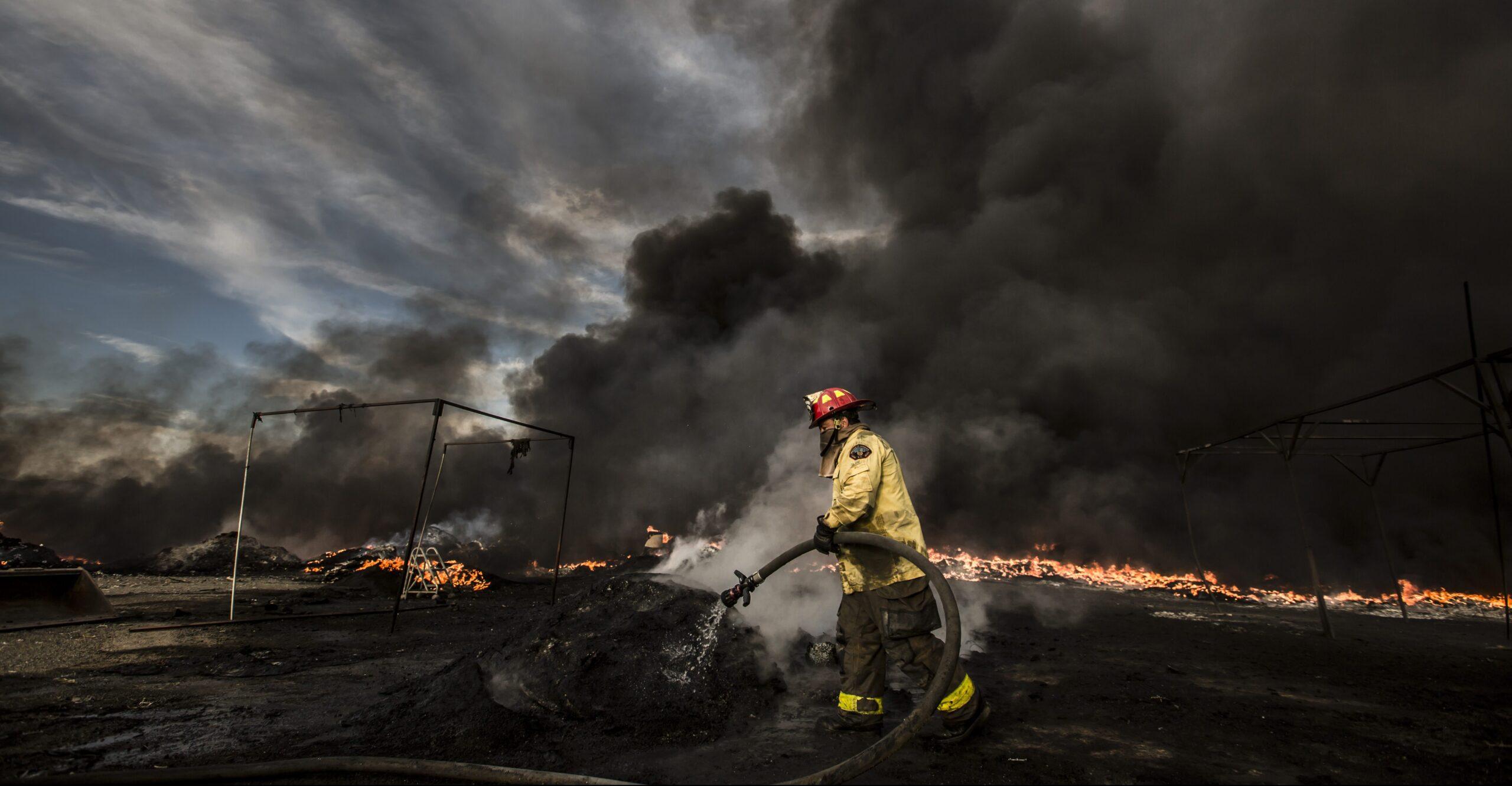 Se incendia planta recicladora de plásticos en Tijuana; no se reportan heridos
