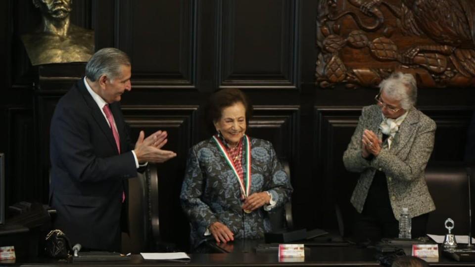 Ifigenia Martínez pide ‘madurez institucional’ al recibir medalla Belisario Domínguez