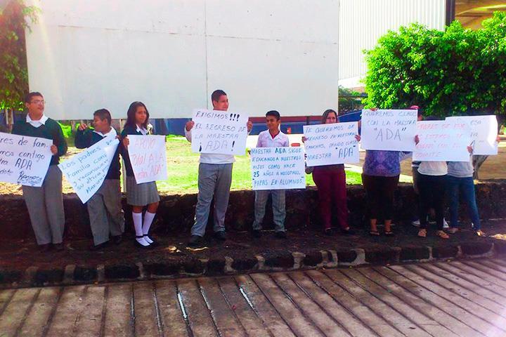 Morelos, aún sin elementos para sancionar a maestra agredida por padres de familia