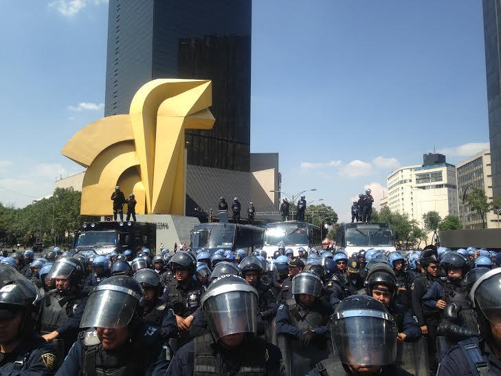 Policías y granaderos impiden que maestros de la CNTE “se planten” en Reforma