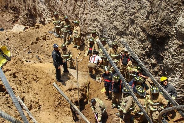 Muere una persona por derrumbe en Cuajimalpa; “la construcción es ilegal”, denuncian