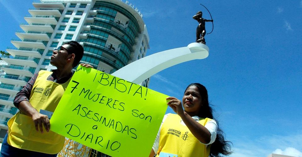 Asesinan a maestra en Acapulco; van 77 feminicidios en el puerto este año, acusa ONG