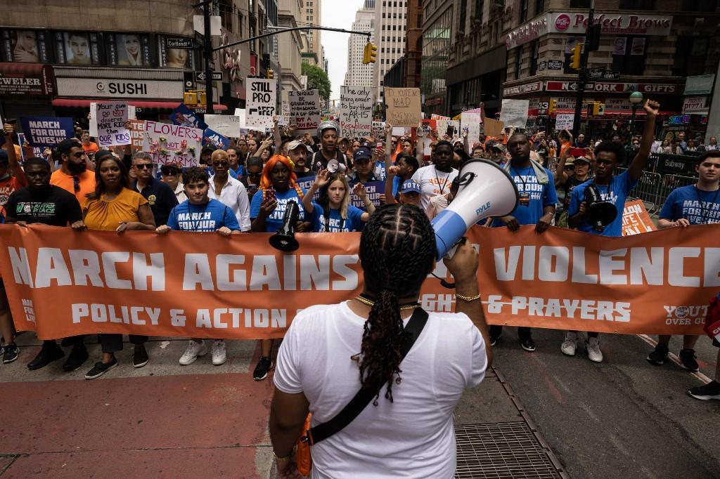 “Marcha por nuestras vidas”: Miles protestan en EU para exigir mayor control de armas