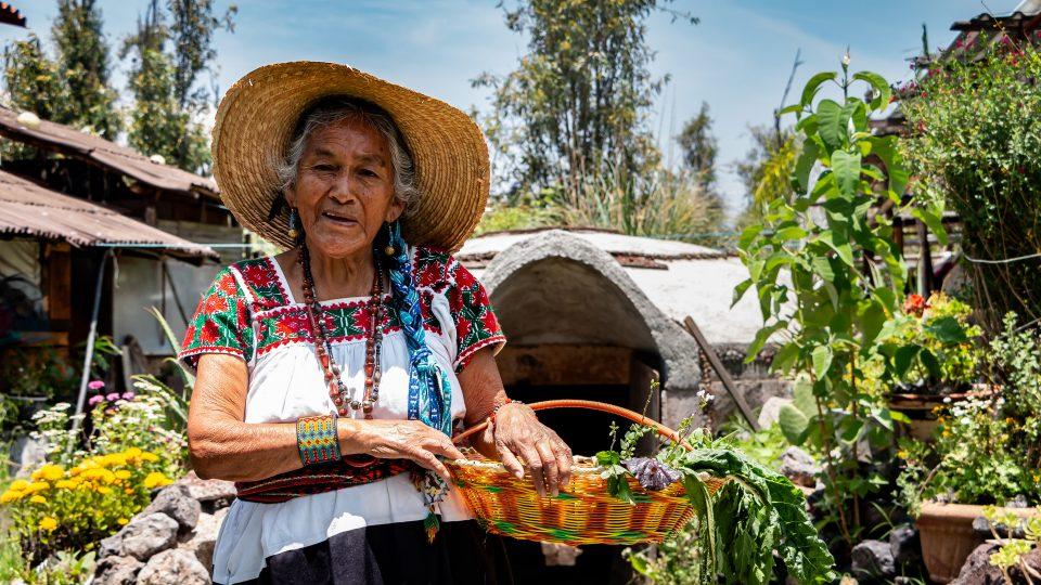 Doña Amalita, la mujer que cocina con oro y plata de Xochimilco