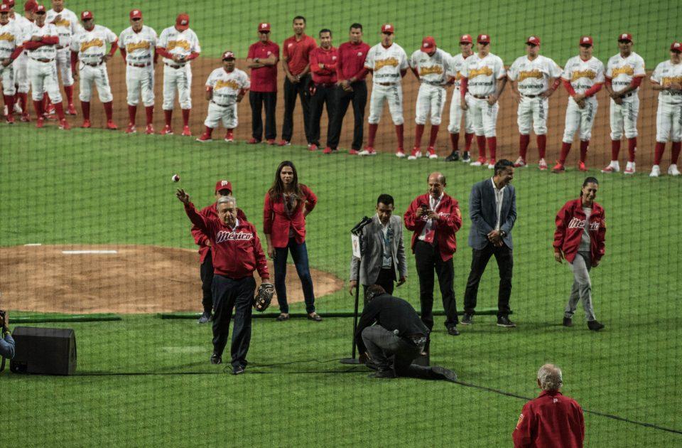 AMLO recibe su primera rechifla en un evento público…y de beisbol