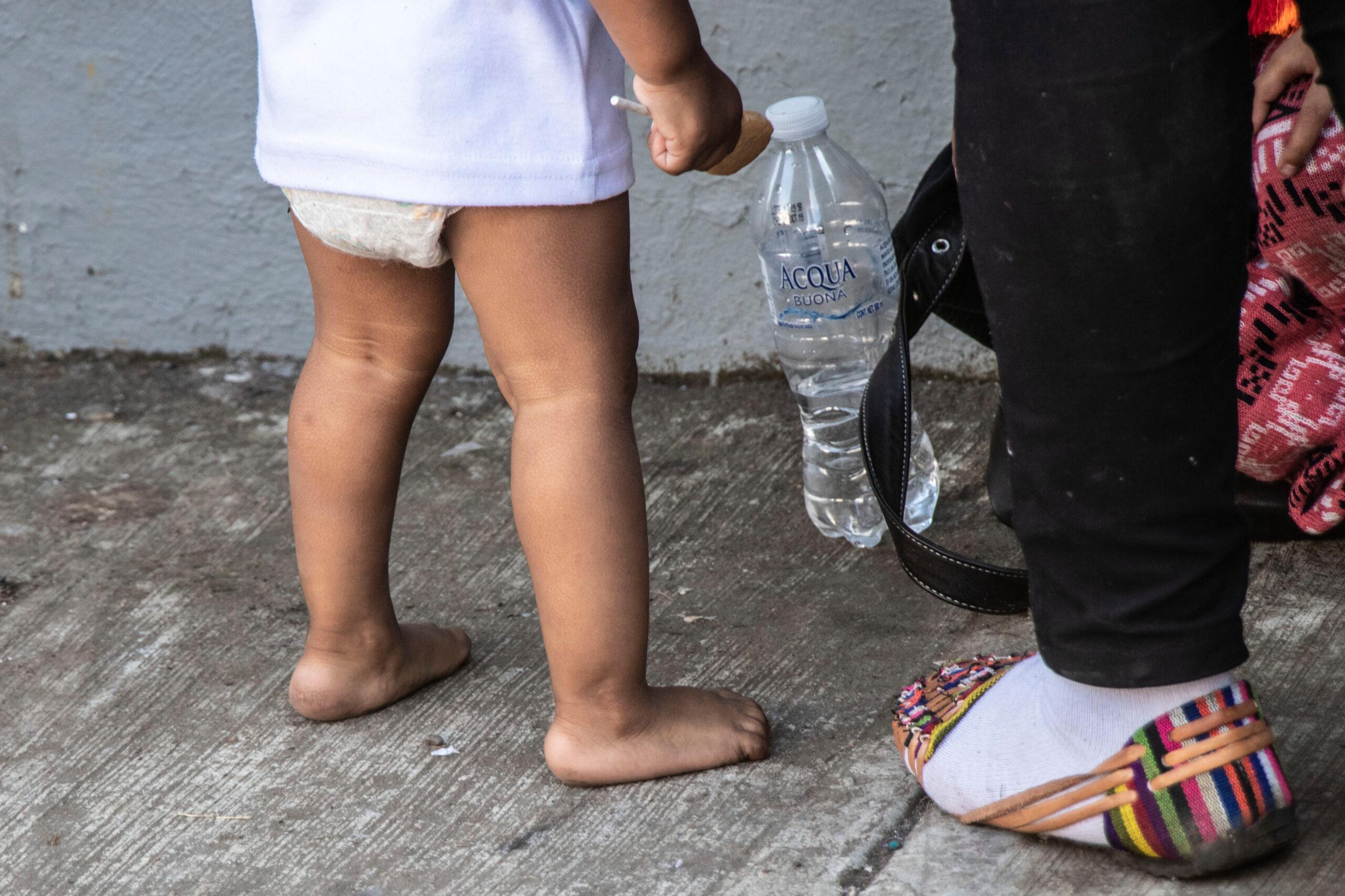 Historias de la Caravana: migrantes huyen de las pandillas de Honduras con menores y bebés para buscar refugio en EU