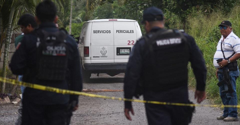 Pobladores de Ciudad Isla se enfrentan con policías en Veracruz; hay 12 detenidos y 2 heridos