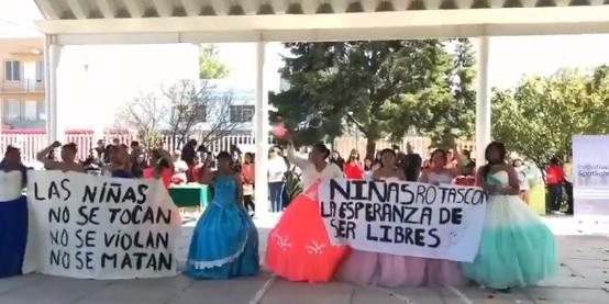 ‘Las niñas no se tocan, no se matan, no se violan’: jóvenes de Ecatepec en performance feminista