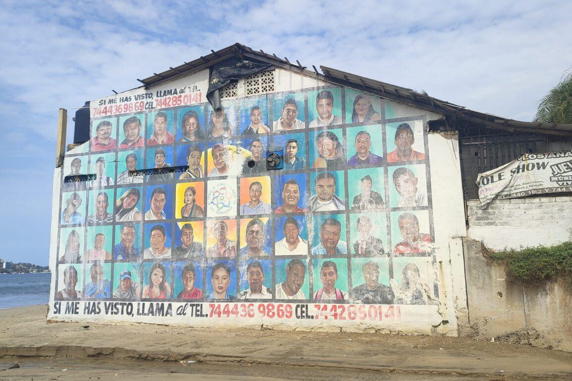 Familias de Acapulco reclaman por la alteración de un mural con los rostros de 52 personas desaparecidas