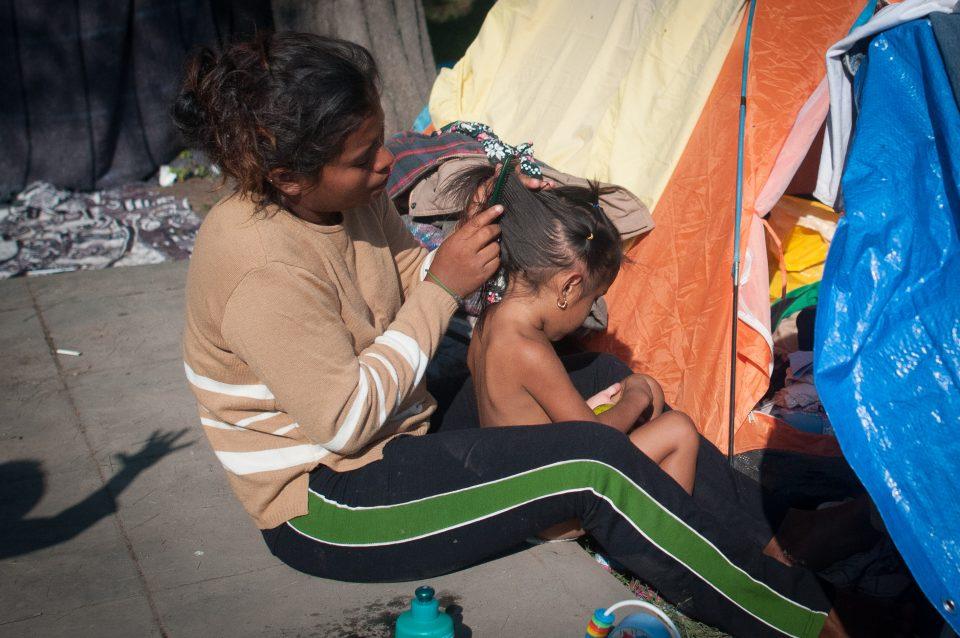 Juez mexicano prohíbe deportar a menores de edad que viajen en caravana migrante