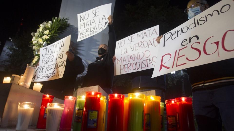 Periodistas protestan en Michoacán; ‘dejen de usarnos como carne de cañón’, piden