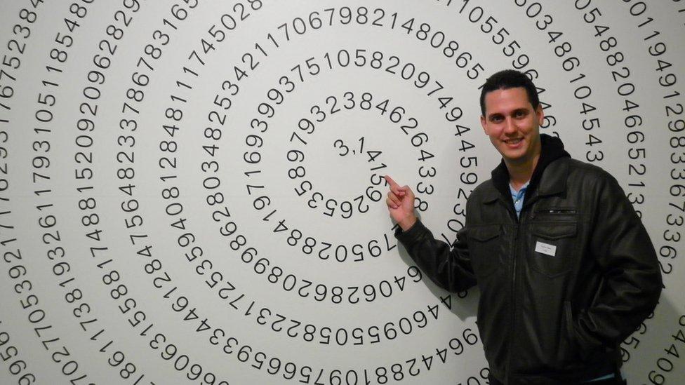 Yusnier Viera, el matemático cubano que más rápido calcula fechas en el mundo