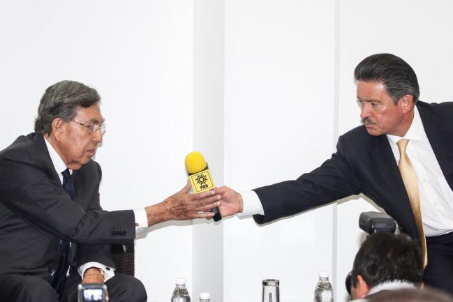 Cárdenas renuncia al PRD tras 25 años de militancia; “es el fin de una era”, responde Navarrete
