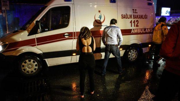 Caos y terror: el relato de los sobrevivientes del ataque contra discoteca en Estambul