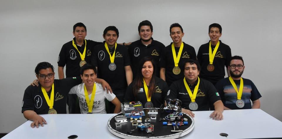 Armados con el Mini-rompemadres, alumnos del IPN ganan 13 medallas en los Robogames 2016