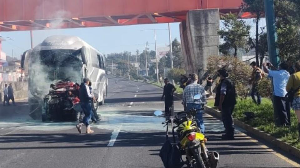 Un muerto y 8 lesionados deja choque múltiple en carretera de Veracruz