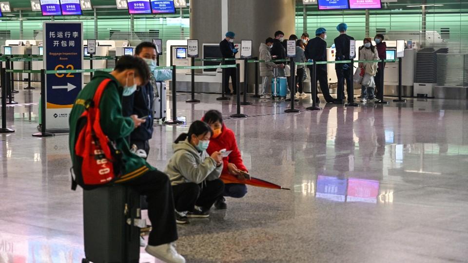 Avión con 132 pasajeros se estrella en el suroeste de China