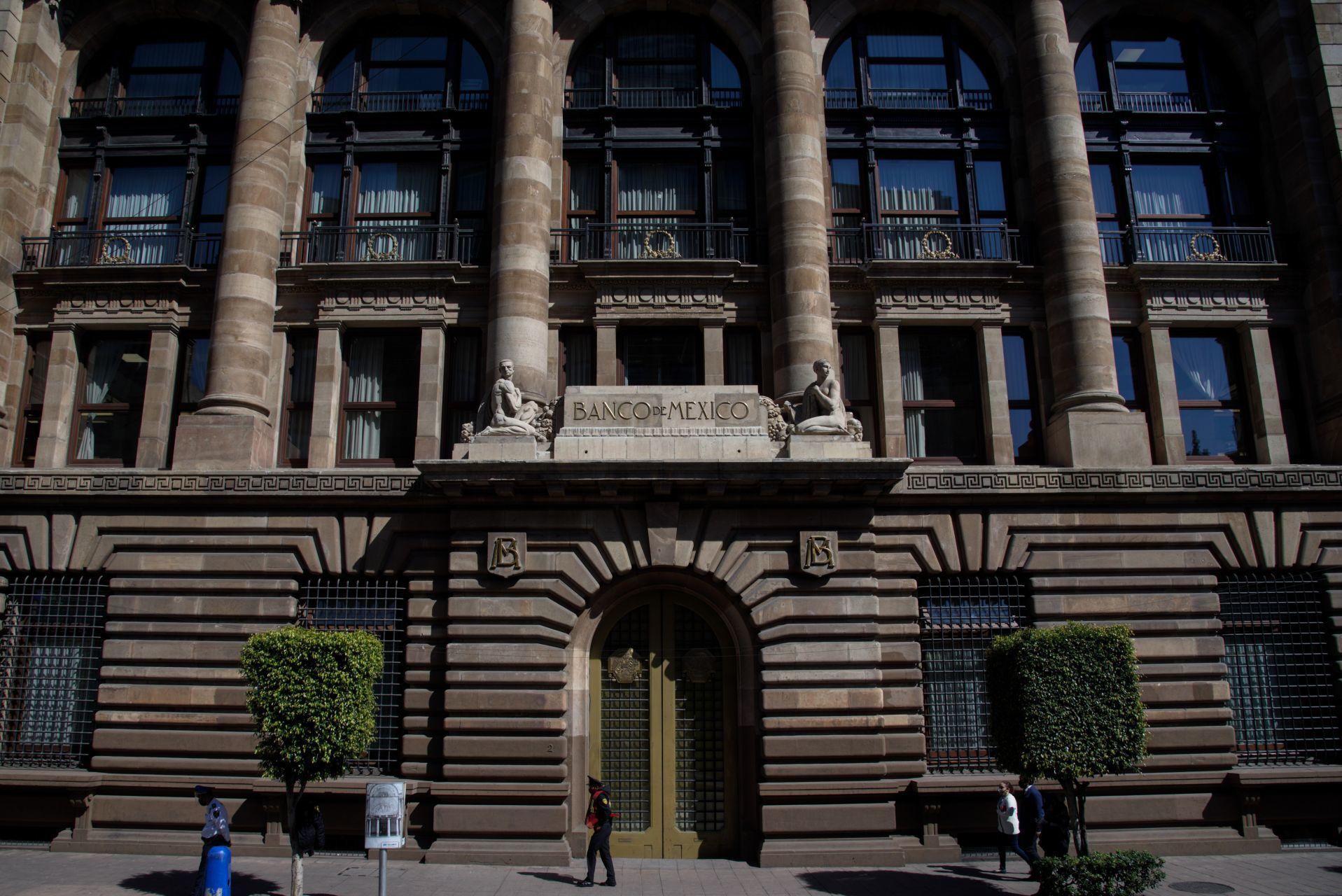 Banxico recorta la expectativa de crecimiento económico para este año a 2.4%