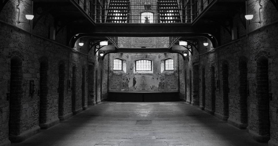 Es falso que una imagen de convictos muestre a políticos corruptos chinos previo a ser ejecutados