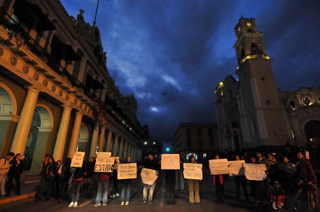 Periodistas protestan en Congreso de Veracruz por desaparición del fotoperiodista Moisés Sánchez