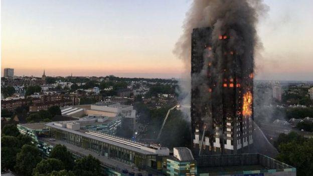 Al menos 12 muertos en incendio en Torre Grenfell, un edificio de viviendas en Londres