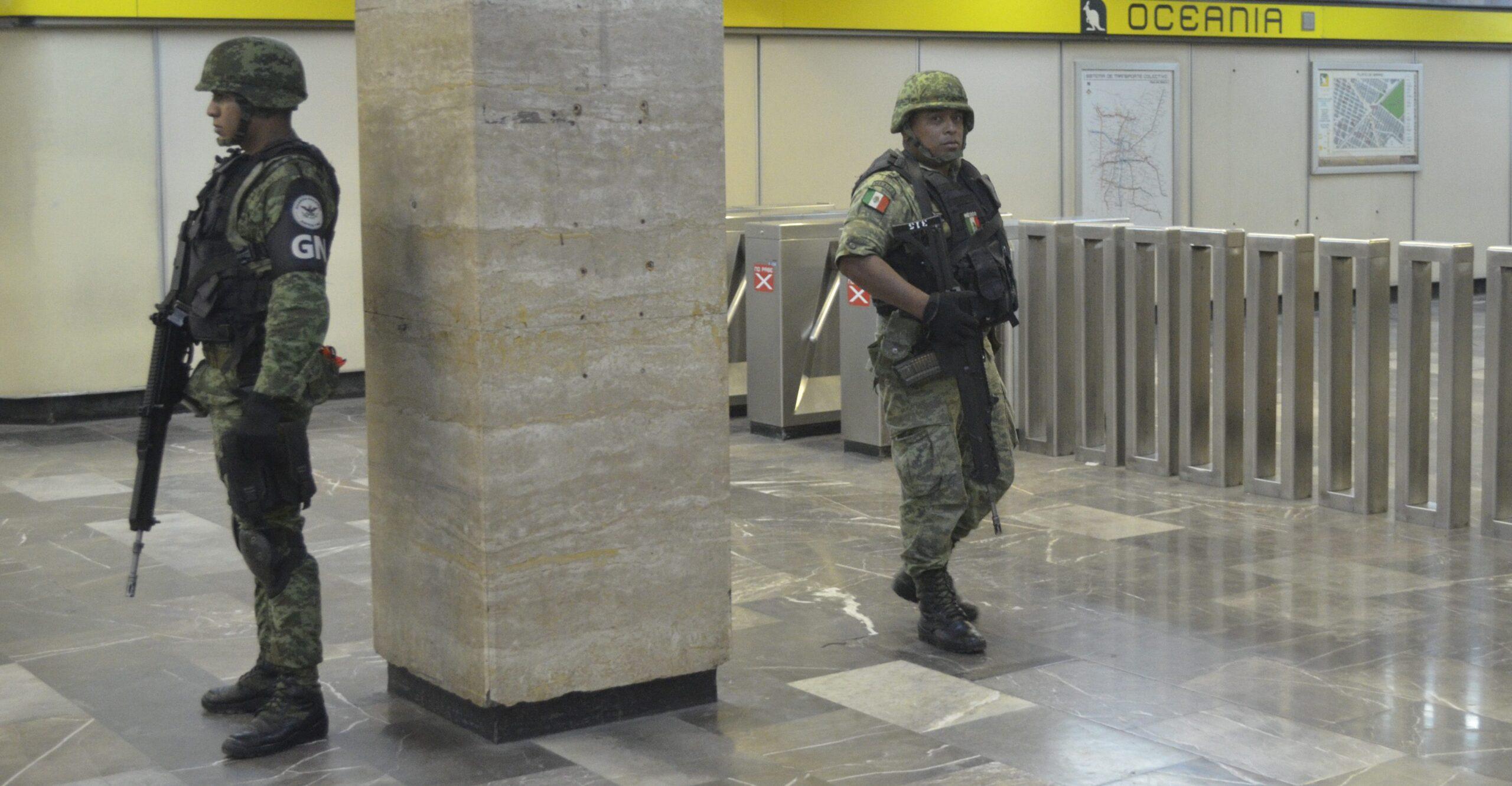 Pedir información, revisar mochilas o detener, ¿qué puede hacer (y qué no) la Guardia Nacional en el metro?