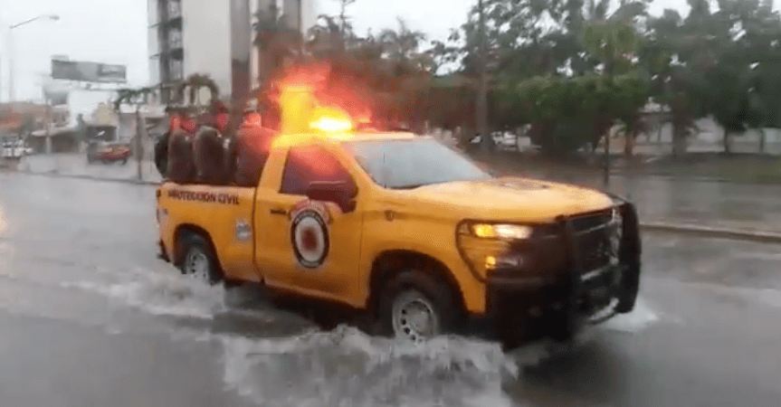 Lluvias por el Frente Frío 18 dejan autos, viviendas y calles bajo el agua en Sinaloa