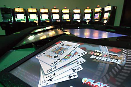 Detienen a 3 y embargan 3 mil 500 máquinas en operativo contra casinos