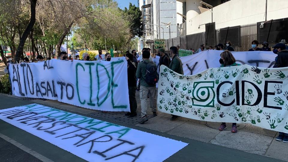 Senadores de Movimiento Ciudadano prometen a comunidad del CIDE interceder en conflicto estudiantil