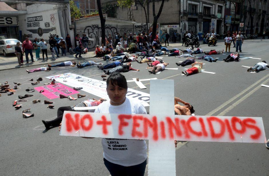 Clases sobre violencia de género y otras 9 acciones contra el feminicidio, según Eruviel Ávila