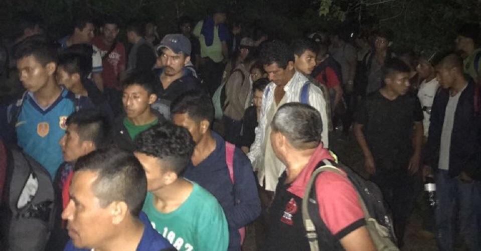 Rescatan a 191 migrantes centroamericanos en Hidalgo y Veracruz; llevaban dos días sin comer