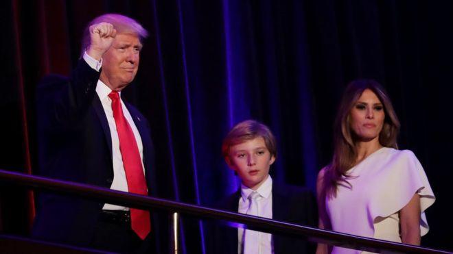 Por qué Melania Trump y su hijo Barron no se mudarán a la Casa Blanca (al menos por un tiempo)