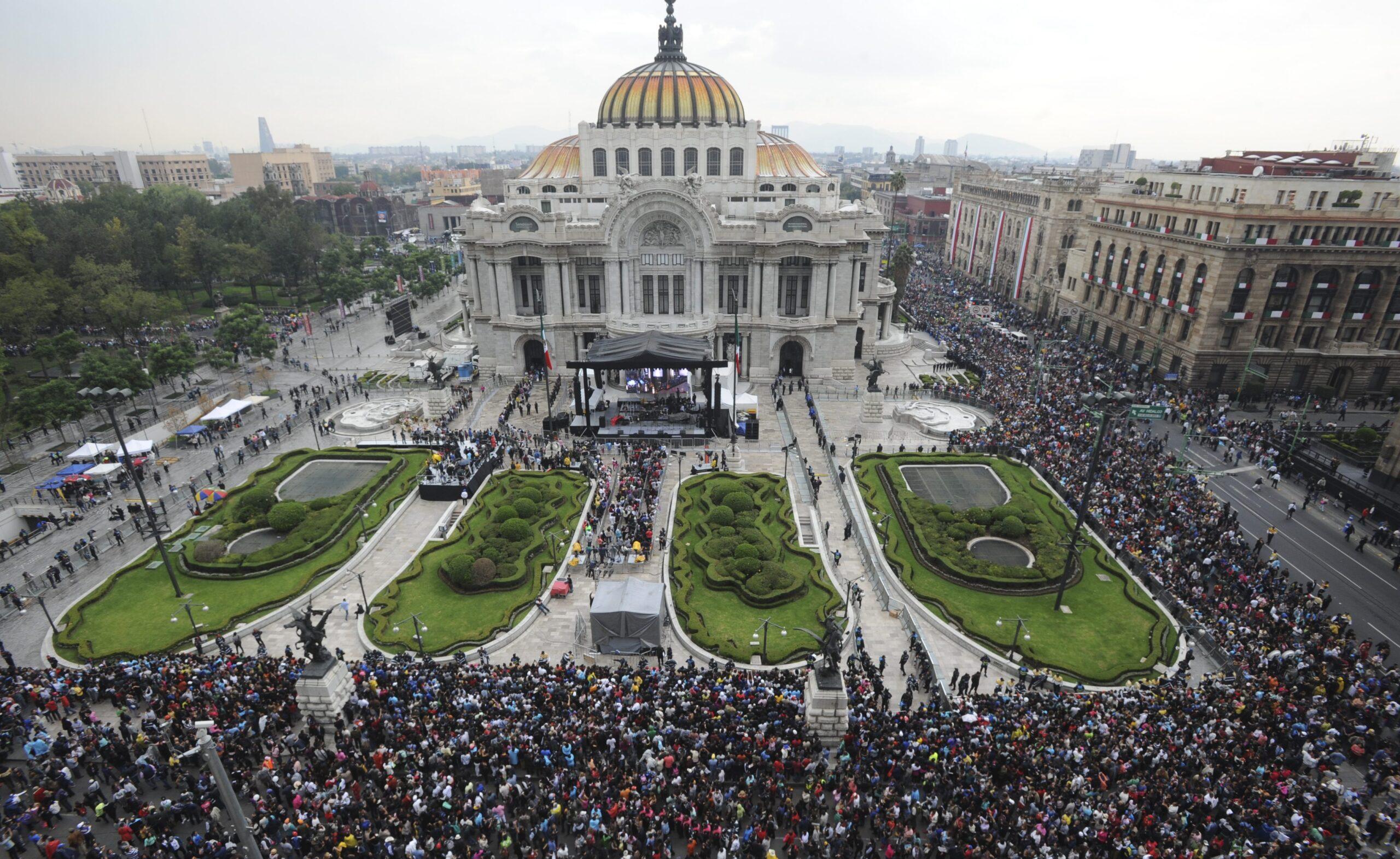 Juan Gabriel reconquista Bellas Artes: miles dicen adiós al Amor Eterno del Divo de Juárez