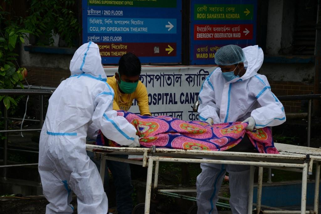 Segundo año de la pandemia de COVID, más mortal que el primero, advierte la OMS
