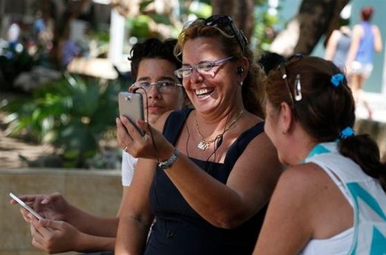 Más Wi-Fi en Cuba: abren 35 redes públicas en calle principal de La Habana