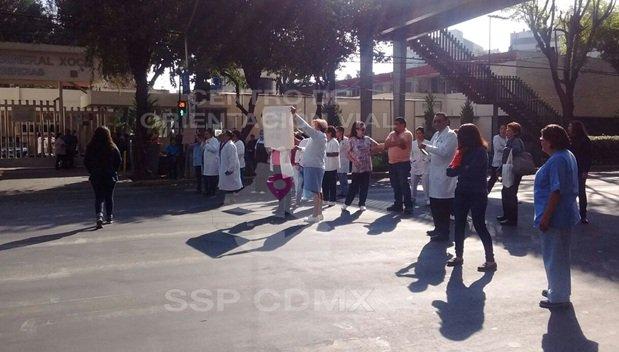 Trabajadores de hospitales protestan por falta de pago en la CDMX