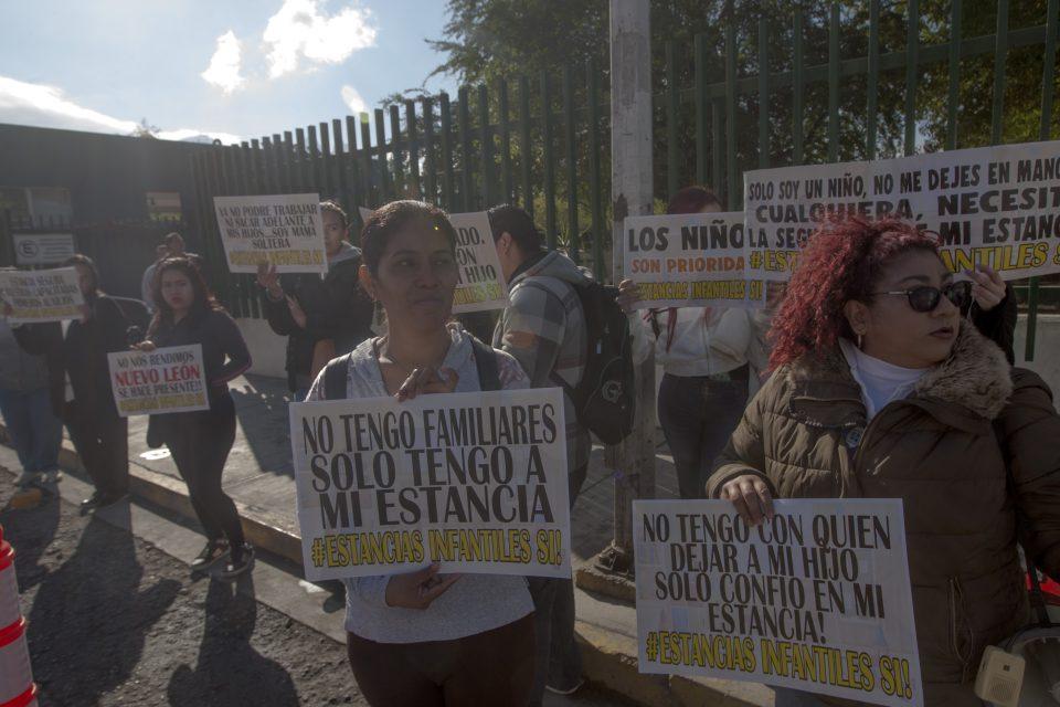 Maestras de estancias infantiles de varios estados piden reunión con AMLO y entregan pliego petitorio
