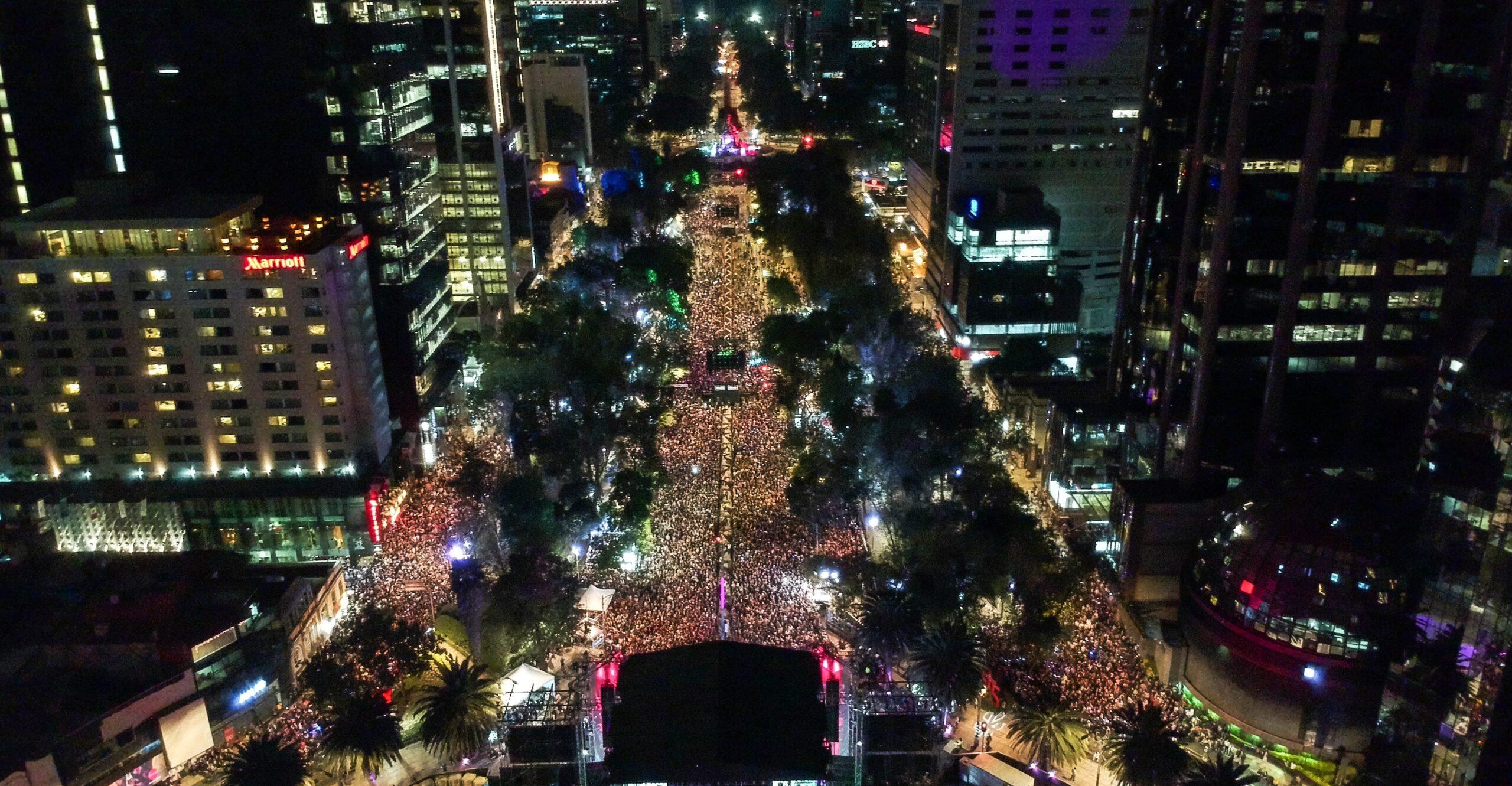 En fotos: A ritmo de cumbia 180 mil capitalinos recibieron el 2020 en Reforma
