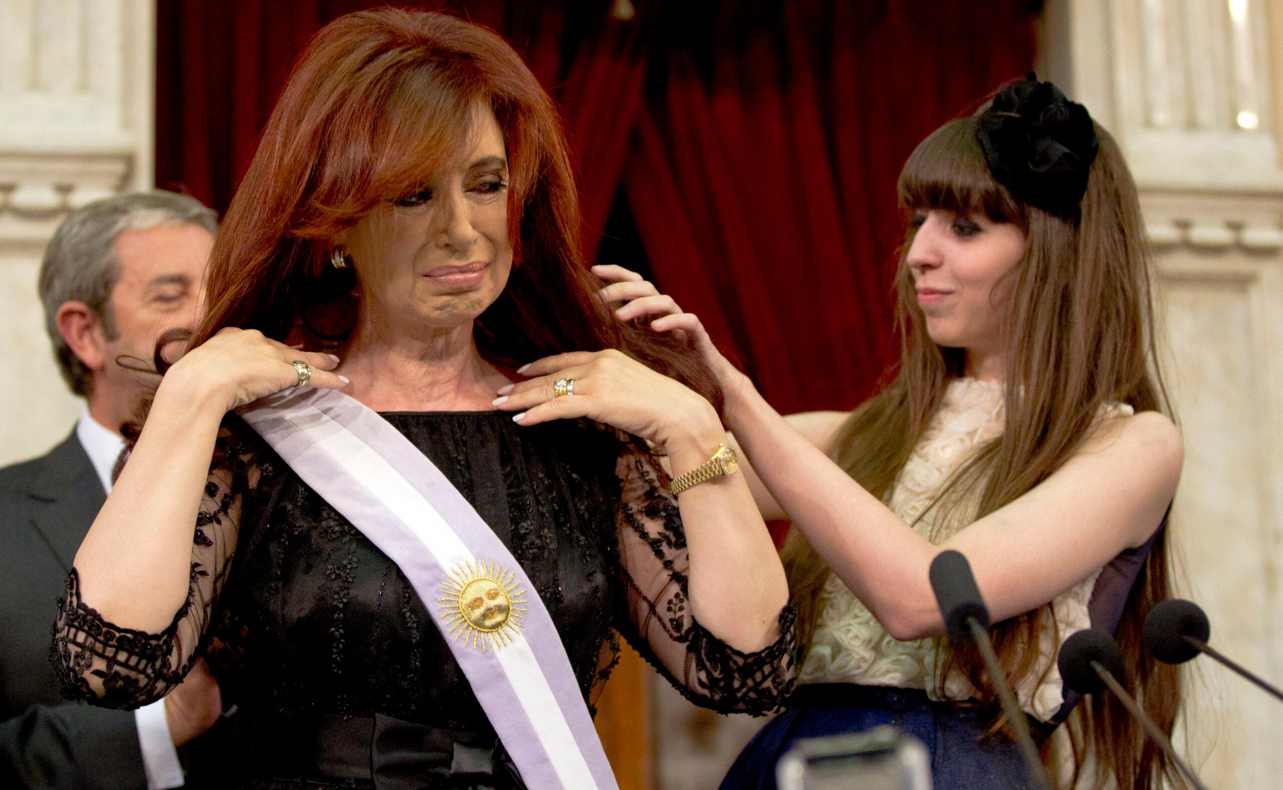 Jura Cristina Fernández como presidenta por segunda vez en Argentina