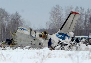 Mueren 31 pasajeros tras desplome de avión en Rusia