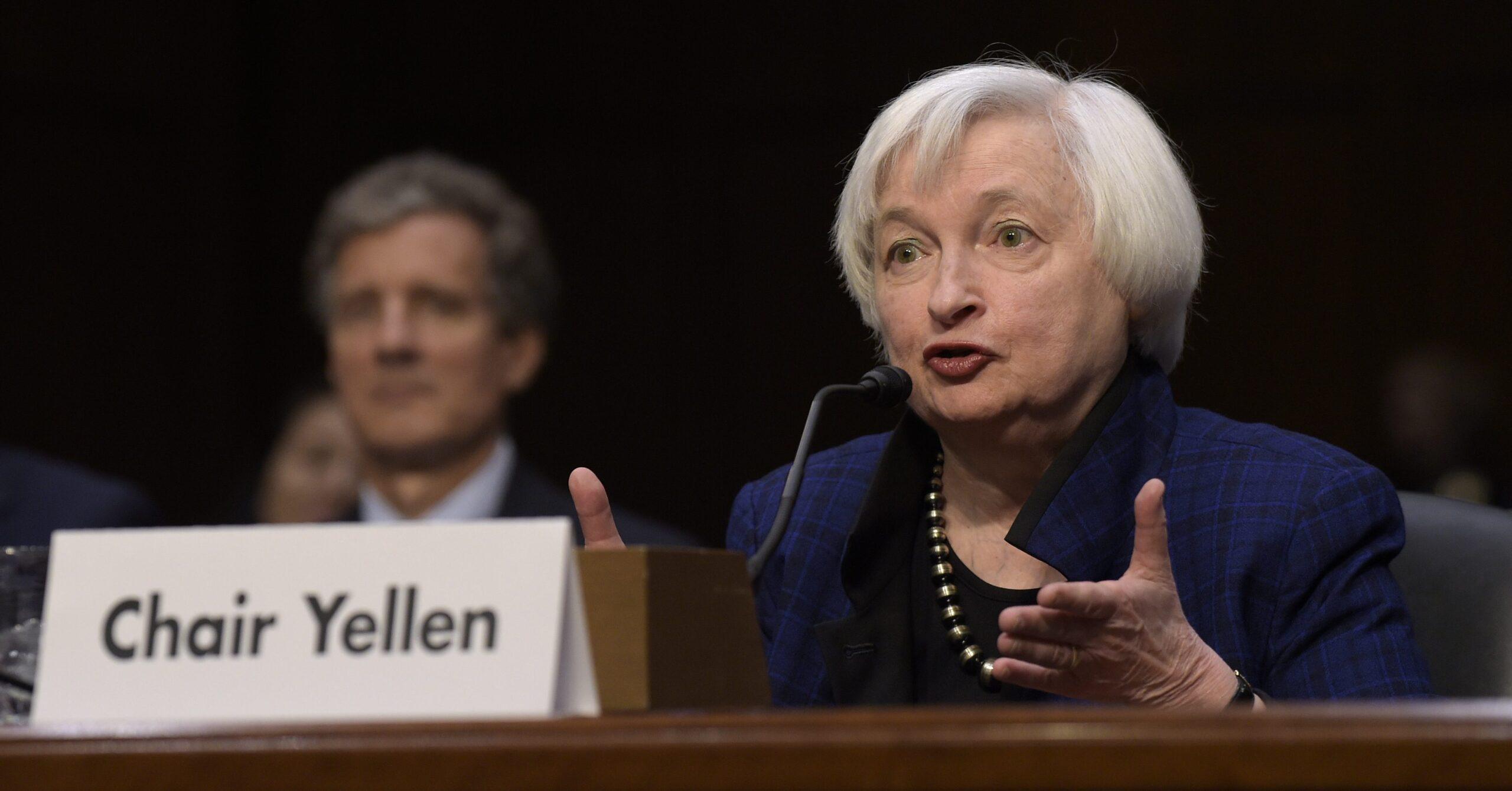 La Reserva Federal de EU anuncia aumento a la tasa de interés y el peso cae