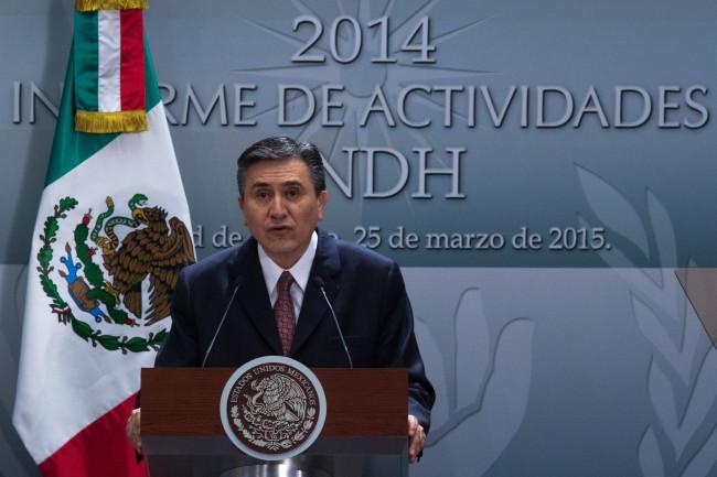 Titular de la CNDH le exige a Peña Nieto leyes contra de la desaparición forzada y la tortura