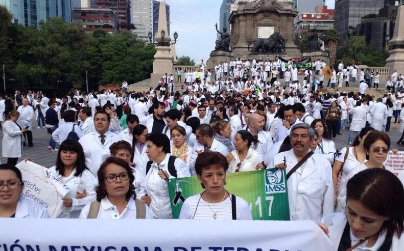 Fiscalía de Oaxaca acusa a médico de homicidio doloso por muerte de menor; doctores convocan marchas en 70 ciudades
