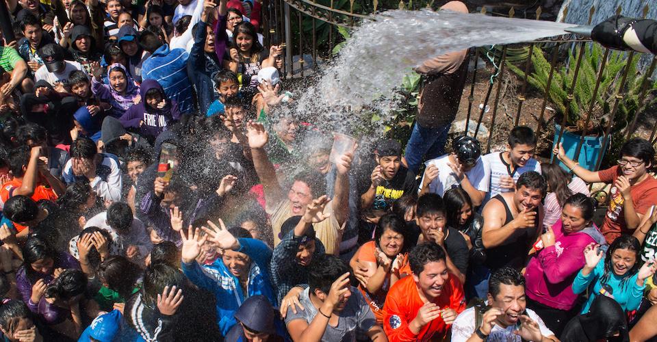 Habrá multas de hasta tres mil pesos y arrestos por desperdiciar agua este Sábado de Gloria en la CDMX