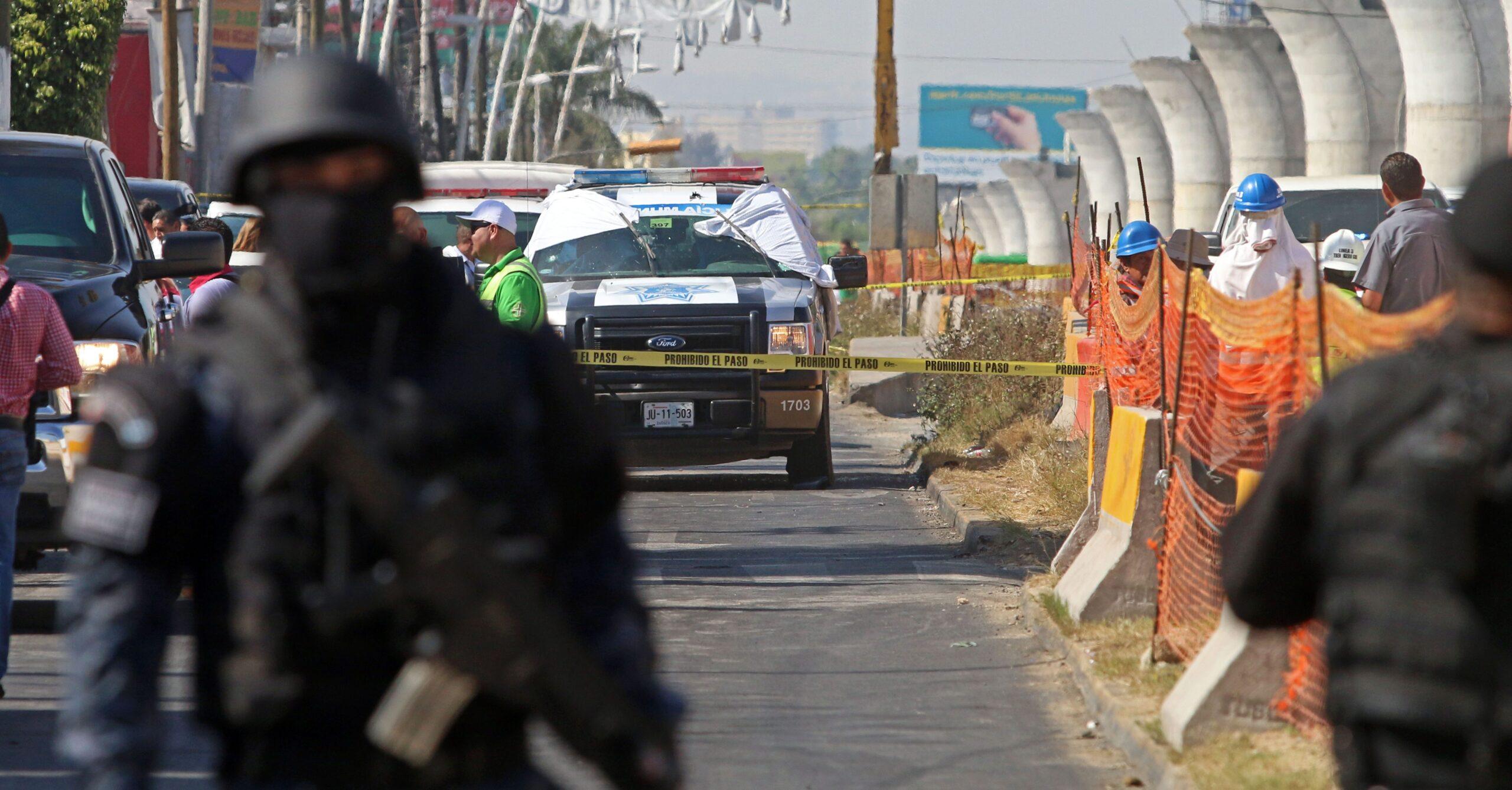 Asesinan a cuatro policías en Tonalá, Jalisco, mientras circulaban en una patrulla
