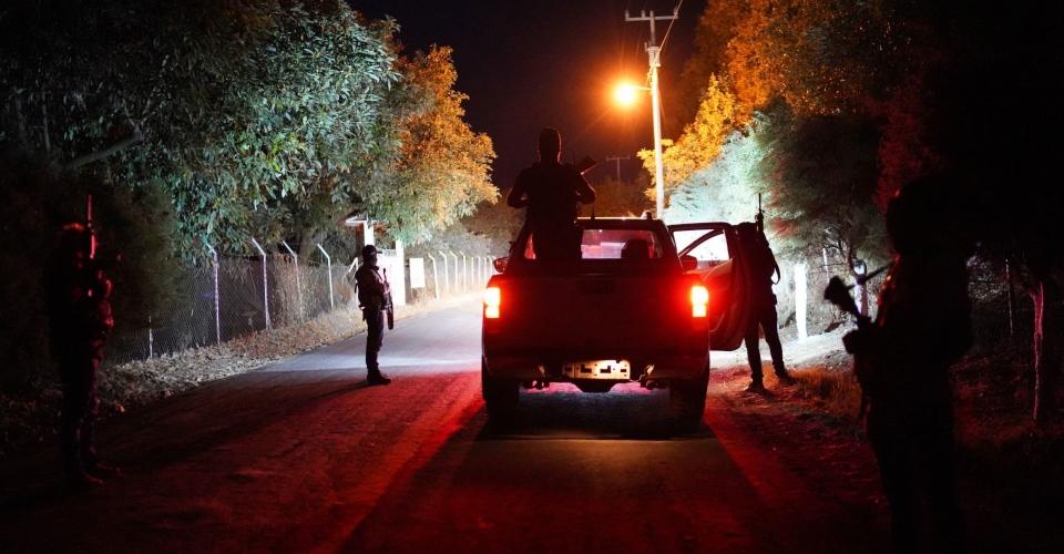 Con drones disparan y lanzan granadas contra policías en Aguililla, Michoacán