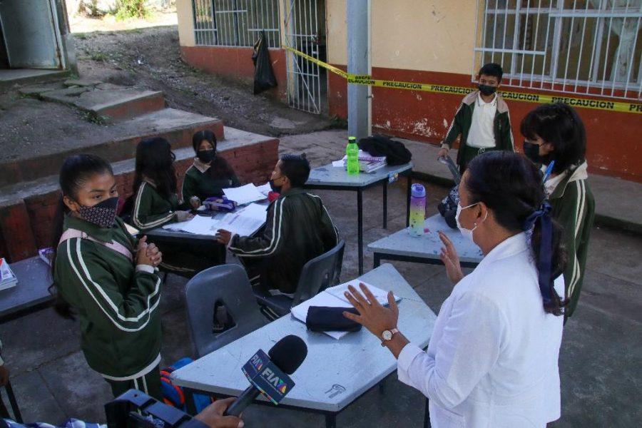 Alumnos de secundaria en Guerrero tomarán clases a la intemperie; autoridades tienen cinco años sin reparar daños de sismos